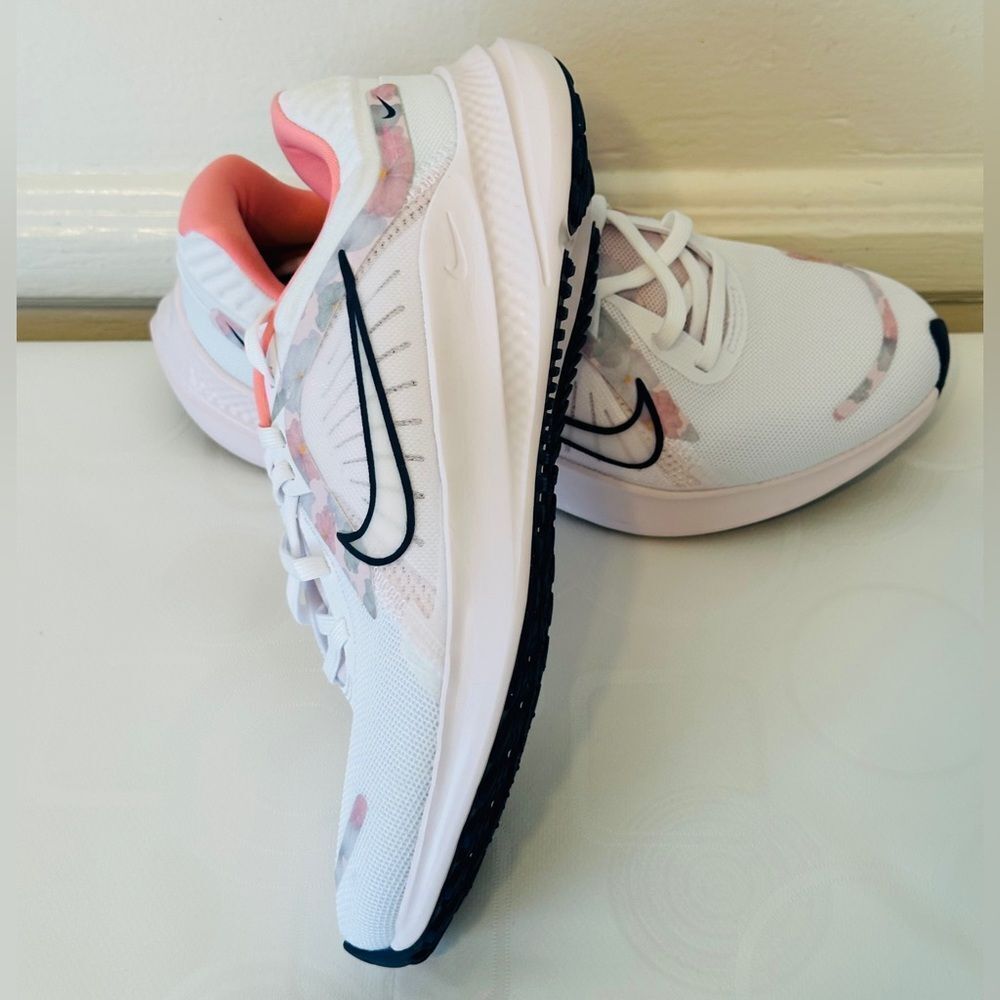 Nike Women’s Quest 5 Premium Road Running sneakers size 7,5 new - Picture 3 of 13